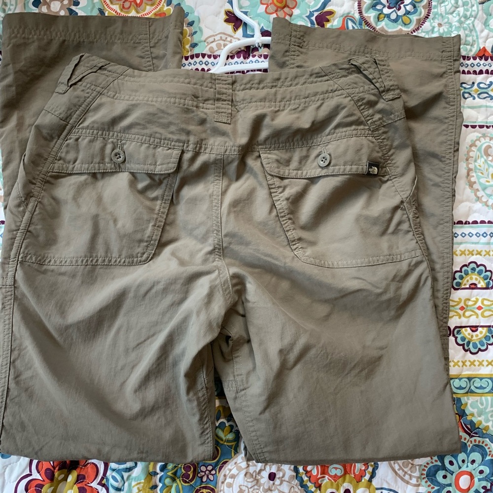 North Face Hiking Pantssize 4 roll up style GUC - Picture 11 of 12